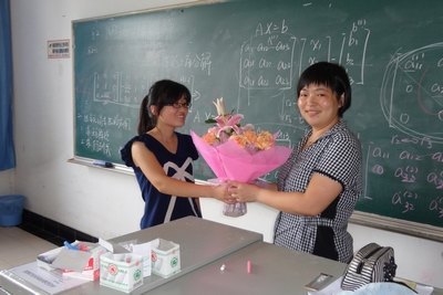 國交學院學生自發開展“送園丁祝福”活動