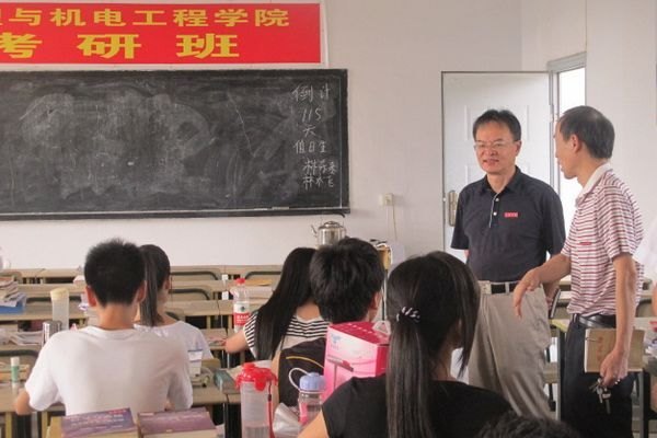 校領(lǐng)導(dǎo)深入物機(jī)學(xué)院開展導(dǎo)師制、“兩訪兩創(chuàng)”活動(dòng)