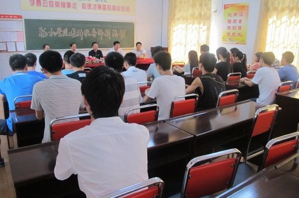 校領(lǐng)導(dǎo)深入物機(jī)學(xué)院開展導(dǎo)師制、“兩訪兩創(chuàng)”活動(dòng)