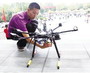 濱州學(xué)院學(xué)子設(shè)計研發(fā)六旋翼飛行器