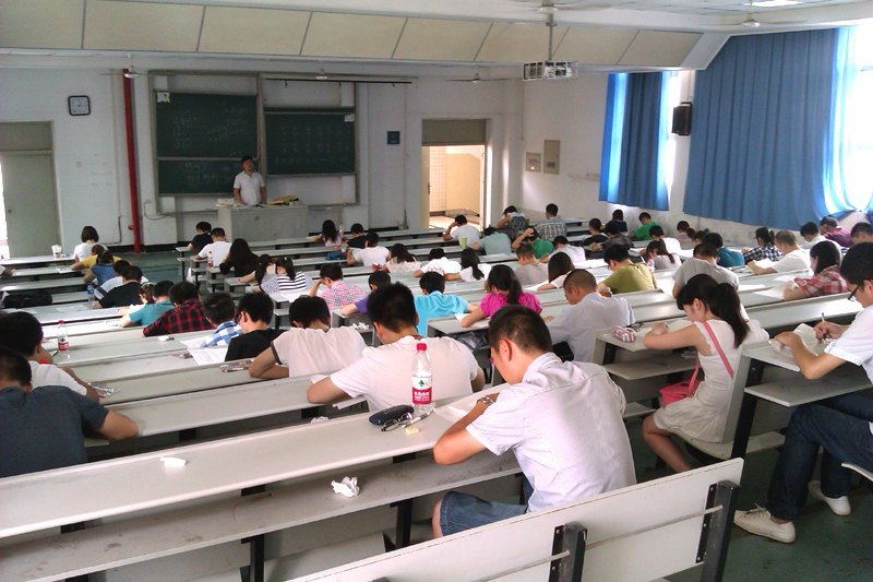 湖北工業大學舉行2012級碩士研究生英語分級考試和入學教育