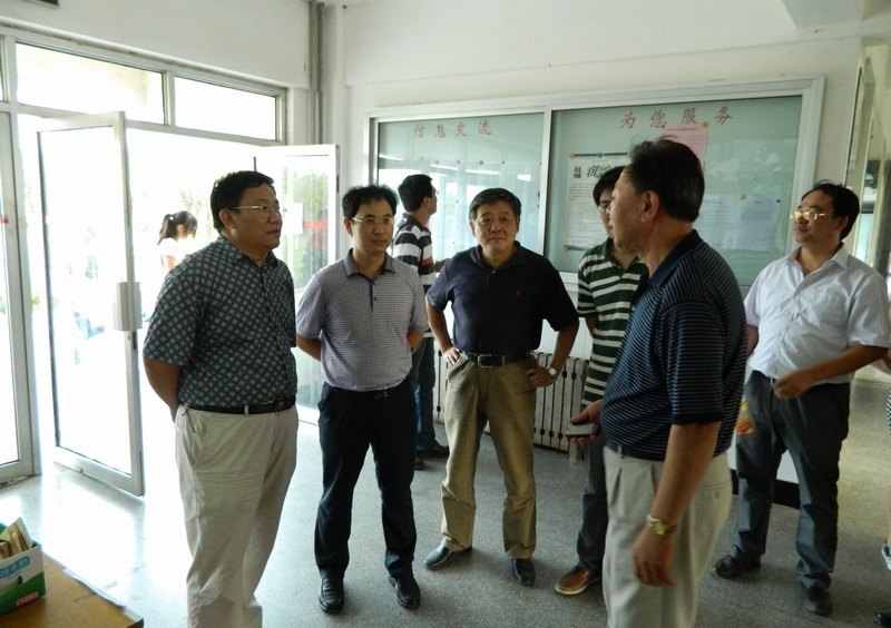 文經學院:領導上陣,為新生舒適入學把關