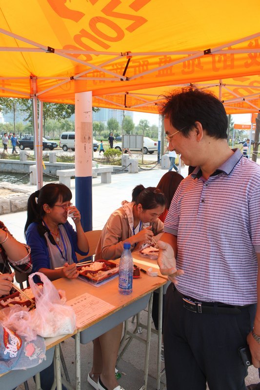 文經學院:領導上陣,為新生舒適入學把關