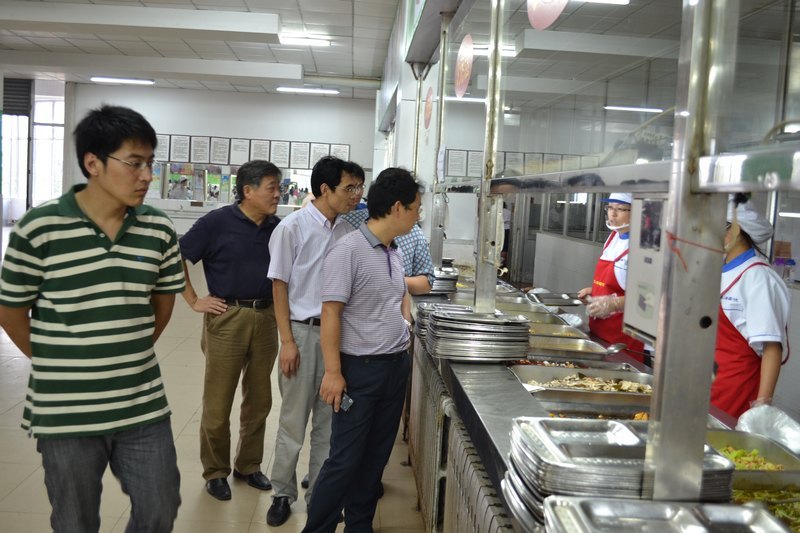 文經學院:領導上陣,為新生舒適入學把關