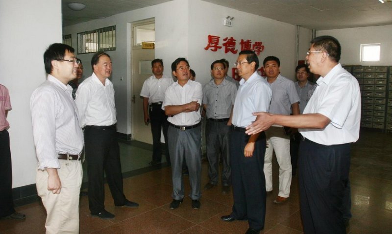 校領導視察校園 檢查指導迎新工作