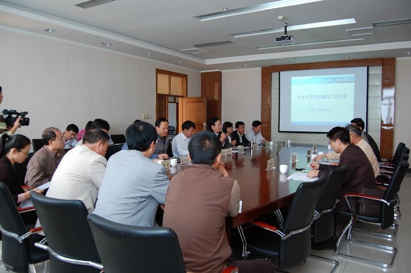 省高校安全穩定工作檢查組來校檢查工作