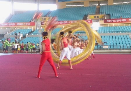 校舞龍隊(duì)摘中國(guó)舞龍舞獅公開賽銅獎(jiǎng)