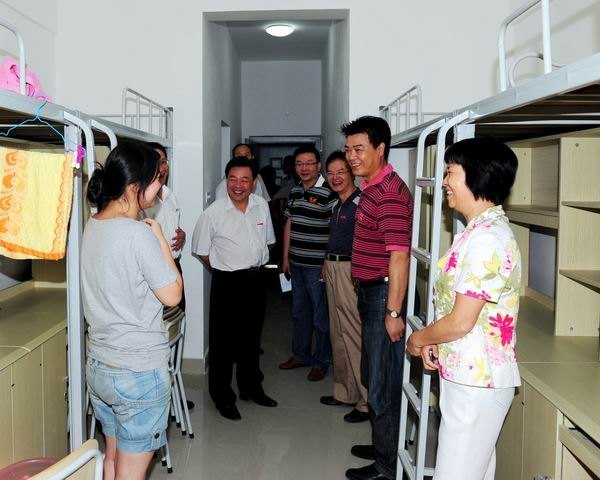 校領(lǐng)導(dǎo)檢查指導(dǎo)迎新準備工作