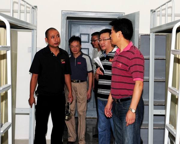 校領(lǐng)導(dǎo)檢查指導(dǎo)迎新準備工作