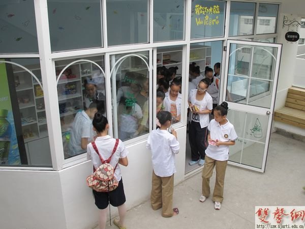 附中:“誠信教育”出新招 開店不設收銀員