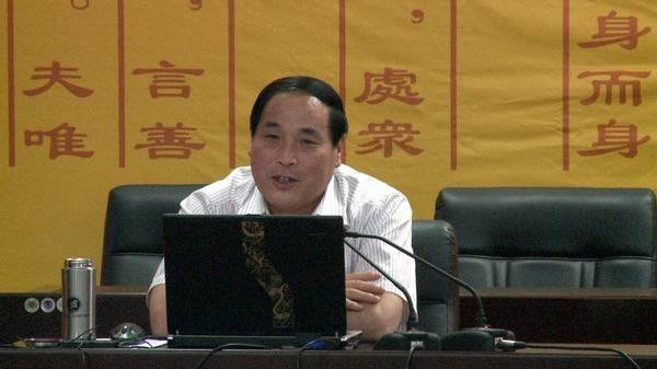 鄭州師范學院副院長王北生教授應邀來許昌學院為國培學員作報告