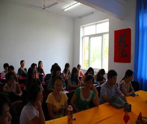 人文學院黨總支召開學習楷模大會