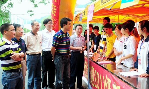 三明學院2012級新生順利入學