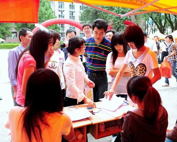 三明學院2012級新生順利入學