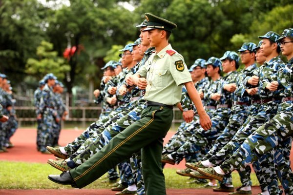 新生軍訓(xùn)剪影