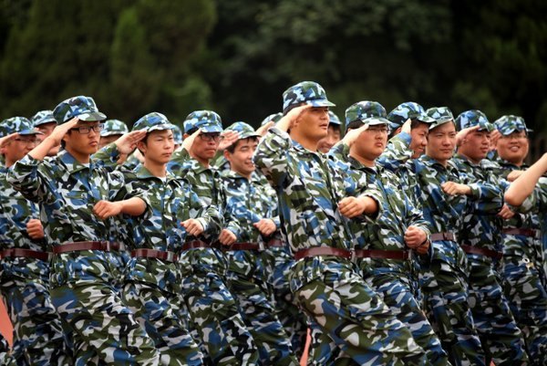 新生軍訓(xùn)剪影