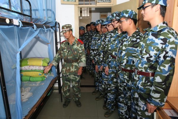 新生軍訓(xùn)剪影