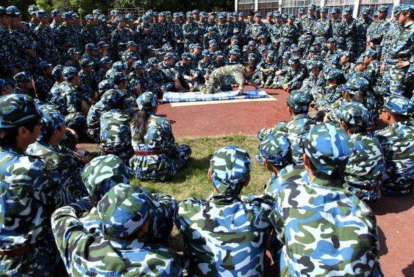 新生軍訓(xùn)剪影