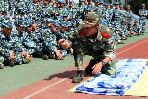 新生軍訓(xùn)剪影