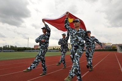 上海電力學院隆重舉行2012級軍訓閱兵暨總結大會