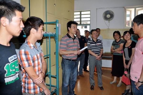 馬國防等校領(lǐng)導(dǎo)看望慰問2012級新生