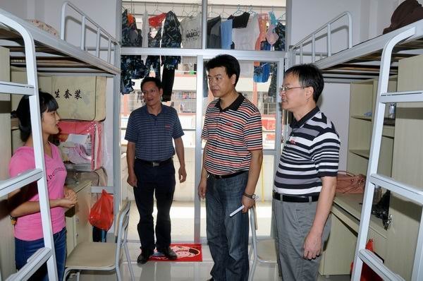 馬國防等校領(lǐng)導(dǎo)看望慰問2012級新生