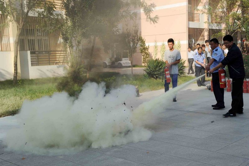 濱州學院舉行消防實戰演練