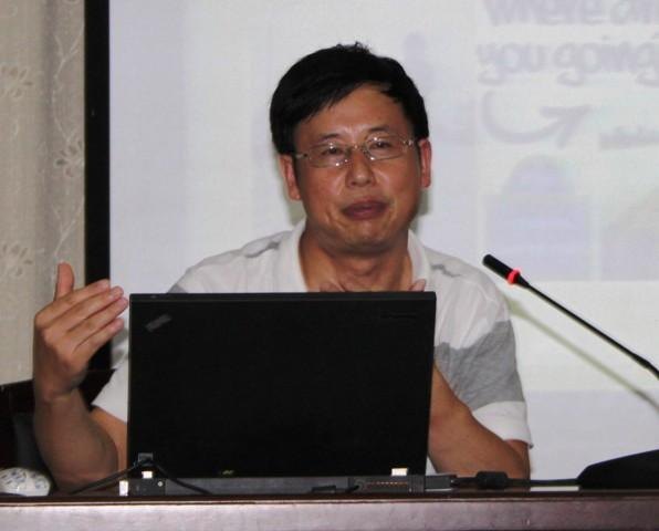 華中師范大學(xué)心理學(xué)專(zhuān)家洪建中、高闖來(lái)長(zhǎng)沙師范學(xué)校講學(xué)