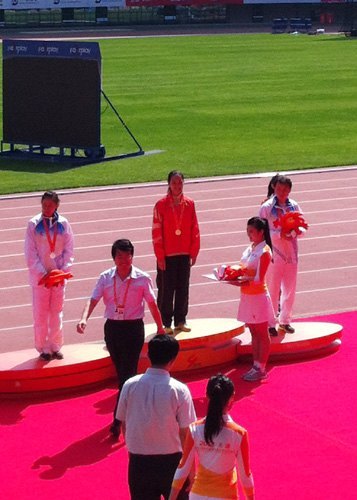 廣西師范學(xué)院韋永麗同學(xué)在全國(guó)第九屆大運(yùn)會(huì)上為廣西大學(xué)生體育代表團(tuán)奪得首金