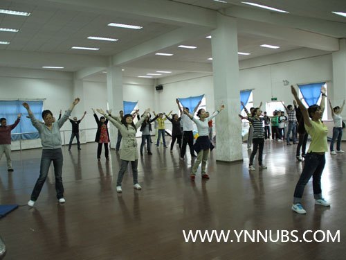 云南師范大學(xué)商學(xué)院舉行教職工第九套廣播體操培訓(xùn)