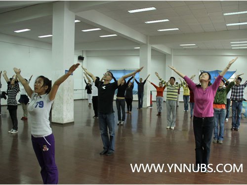 云南師范大學(xué)商學(xué)院舉行教職工第九套廣播體操培訓(xùn)