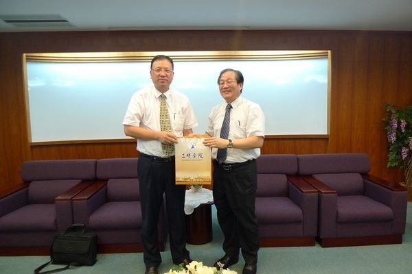 校領導參訪臺灣義守大學