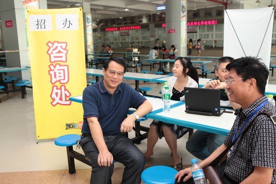 重慶醫(yī)科大學(xué)2012年迎新工作圓滿結(jié)束