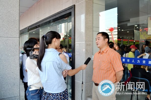 湖南科技大學組織百名2013屆畢業生參加湘潭高新區企業人才專場招聘會