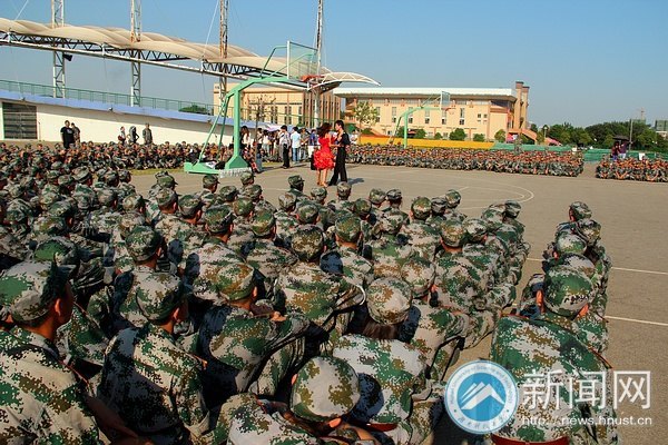 新生軍訓慰問演出  濃情勝濃“晴”