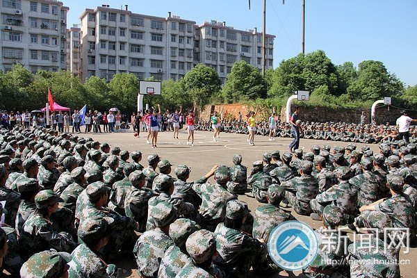 新生軍訓慰問演出  濃情勝濃“晴”