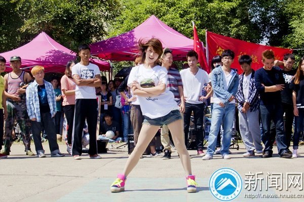 新生軍訓慰問演出  濃情勝濃“晴”