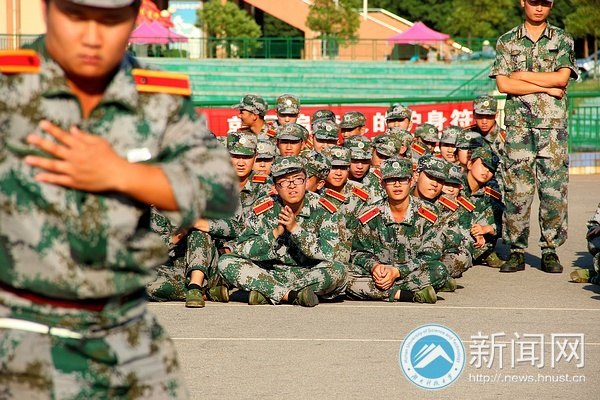 新生軍訓慰問演出  濃情勝濃“晴”