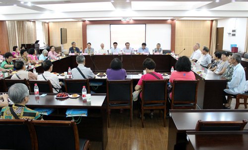 澳門中華教育會退休教師訪問團來廣西師范學院訪問