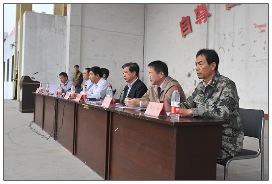 晉中學(xué)院在北院體育場(chǎng)舉行2012級(jí)新生軍訓(xùn)動(dòng)員大會(huì)