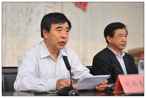 晉中學(xué)院在北院體育場(chǎng)舉行2012級(jí)新生軍訓(xùn)動(dòng)員大會(huì)