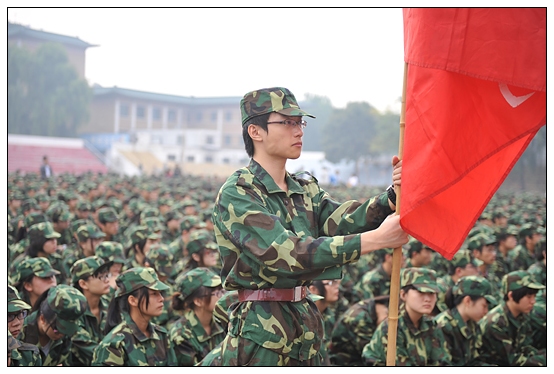 晉中學(xué)院在北院體育場(chǎng)舉行2012級(jí)新生軍訓(xùn)動(dòng)員大會(huì)