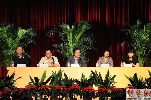 高職學(xué)院召開2012級(jí)新生開學(xué)典禮暨入學(xué)教育