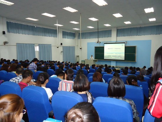 學校開展2013年碩士研究生招生宣傳活動