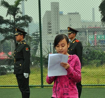 藝術(shù)設(shè)計(jì)學(xué)院迎來第一次升旗儀式