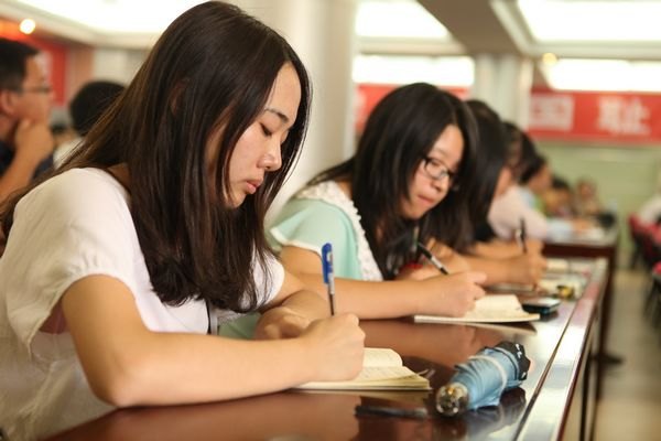 景德鎮陶瓷學院召開“紀念九一八事變81周年”報告會