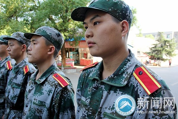 “我想和他們一起軍訓”