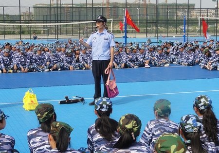 警校聯動加強新生安全防范教育