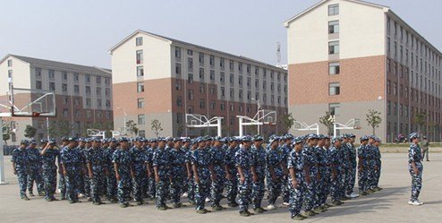 經濟管理系看望軍訓新生