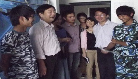 經濟管理系看望軍訓新生